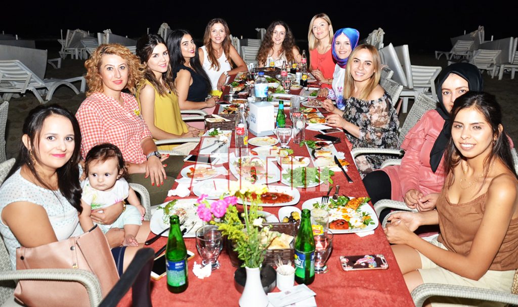 Alanya Belediyesi Çözüm Masası ekibi, Öztürk Kolcuoğlu Restoran'da düzenlenen moral ve motivasyon yemeğinde bir araya geldi. 