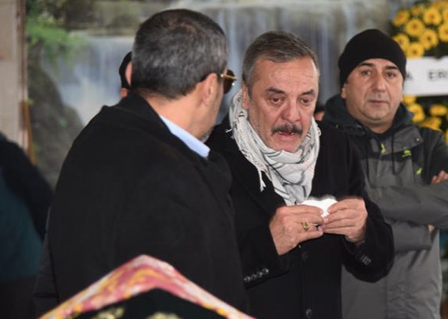 Akusta gözyaşlarına hakim olamadı