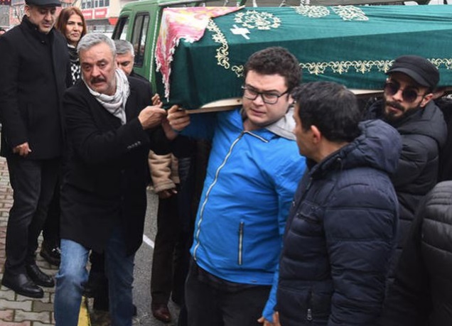 Akusta gözyaşlarına hakim olamadı