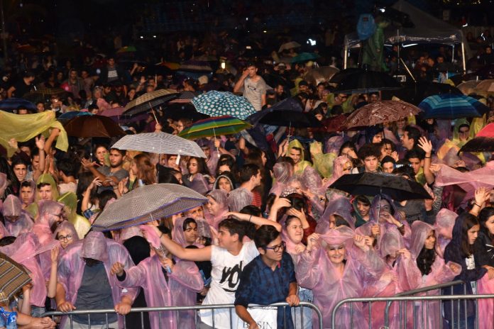Alanya Festivaline yağmur engeli