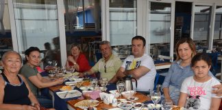 Löküs'te kahvaltı ettiler