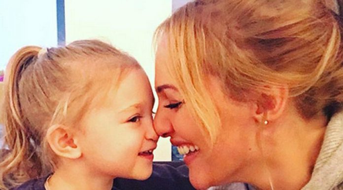 Meryem UZerli'nin kızı Lara'dan dans şov