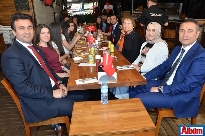 Barbaros Azakoğlu İlköğretim Müdürü Yusuf Yılmaz, Ferahe Yılmaz, Dr. Sabiha Bıyıklı, Nesrin Er, Alanya İlçe Milli Eğitim Müdürü Hüseyin Er Barbaros Azakoğlu İlköğretim Müdürü Yusuf Yılmaz, Ferahe Yılmaz, Dr. Sabiha Bıyıklı, Nesrin Er, Alanya İlçe Milli Eğitim Müdürü Hüseyin Er