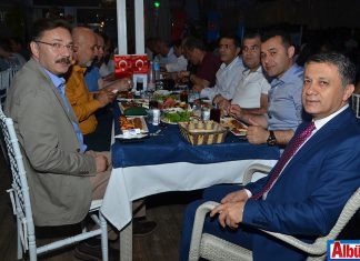 AGC'den kalabalık iftar