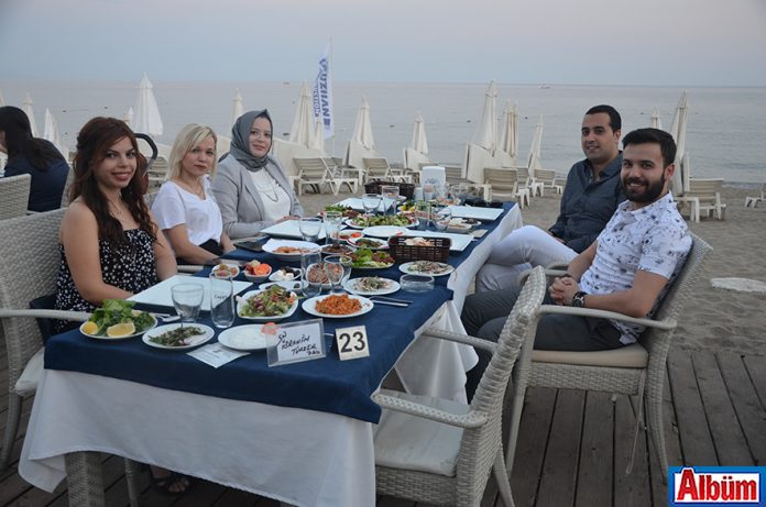 Müge Durel, Dilek Yaşar, Nazlı Türker, İbrahim Türker, Sinan Yücel Müge Durel, Dilek Yaşar, Nazlı Türker, İbrahim Türker, Sinan Yücel