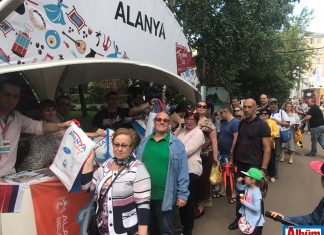 Rusya’nın en büyük parkı Krasnaya Presnya’da düzenlenen “Türkiye Festivali”ni 200 bin Rus ziyaret etti.