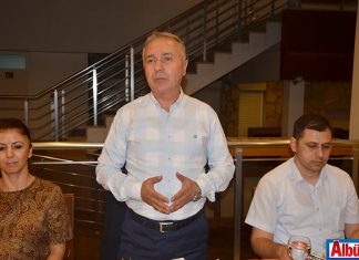 Alanya'ya yeni tayin olan Sosyal Güvenlik Kurumu Müdürü (SGK) Muharrem Kaya, kurum çalışanları ve basın mensuplarına özel tanışma ve kaynaşmayı amaçlayan bir iftar davet düzenledi.