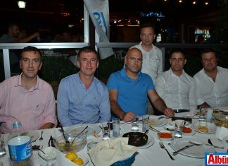 Raşit Sadullahoğlu, Tevfik Hakan Harman, Oğuzkan Şatıroğlu. Rauf Sadullahoğlu ve SABAŞ ailesi Albüm'e poz verdi.