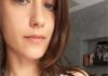 Hazal Kaya yeni dövmesini sosyal medya hesabından takipçileri ile paylaştı.