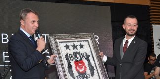 Beşiktaş JK Spor Kulübü Başkanı Fikret Orman, Alanya Beşiktaşlılar Derneği Başkanı Sadık Dizdaroğlu