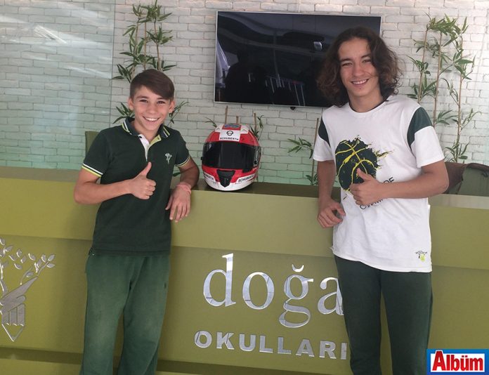 Alanya Doğa Koleji Anadolu Lisesi öğrencileri ikiz kardeşler Deniz ve Can Öncü, Red Bull Moto GP Rookies Cup Asya Yetenek Kupası’nın son ayağı Malezya’da şampiyon oldu. Alanya Doğa Koleji Anadolu Lisesi öğrencileri ikiz kardeşler Deniz ve Can Öncü, Red Bull Moto GP Rookies Cup Asya Yetenek Kupası’nın son ayağı Malezya’da şampiyon oldu.