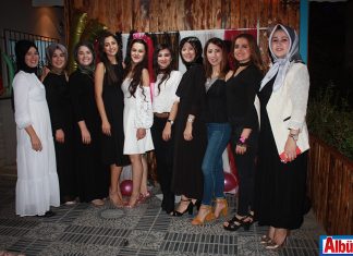 Alanya Çevre Laboratuvarı'nda Biyolog ve Yaşam koçu Dilber Özsoy Okur, kız kardeşi Gıda Teknikeri Kübra Özsoy için sürpriz bir bekarlığa veda partisi düzenledi.