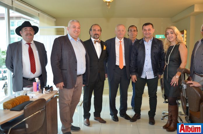 Kalabalık açılış töreni Kalabalık açılış töreni