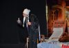 Scrooge ayakta alkışlandı