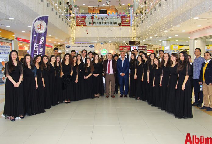Türkler Güzel Sanatlar Lisesi'nin öğretmenleri öncülüğünde öğrencilerin yeteneklerini göstermek amacıyla düzenlenen sergi Alanyum AVM'de açıldı.