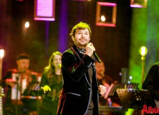 Pop müziğinin sevilen isimlerinden Yalın, Kerki Production ve Solfej Organizasyon işbirliğiyle düzenlenen konserler kapsamında dün akşam TİM Show Center’da sevenleriyle buluştu.