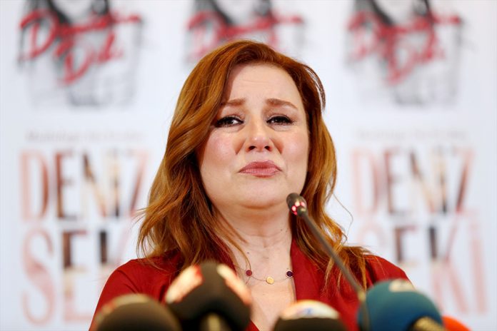 Ünlü sanatçı bıçak altına yattı Ünlü sanatçı Deniz Seki, mide küçültme operasyonu için bıçak altına yattı.