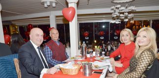 Tüm dünyada aşk ile kutlanan 14 Şubat Sevgililer Günü, Alanya'da da renkli görüntülere sahne oldu.