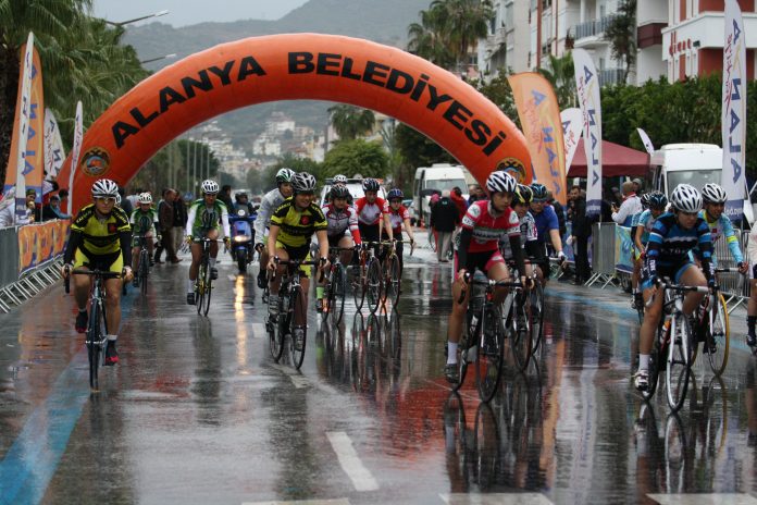 Tour Of Eftalia Hotels & Velo Alanya Kadın Yol Bisiklet Yarışı 03-04 Şubat tarihlerinde Alanya da yapılacak. Yarışlara 9 ülke, 14 takımdan 75 sporcu katılıyor. Tour Of Eftalia Hotels & Velo Alanya Kadın Yol Bisiklet Yarışı 03-04 Şubat tarihlerinde Alanya da yapılacak. Yarışlara 9 ülke, 14 takımdan 75 sporcu katılıyor.