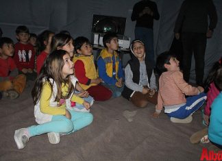 Antalya Büyükşehir Belediyesi, ilçe okullarda Planetaryum (Gezegen Evi) gösterisiyle çocukların güneşin, yıldızların, gezegenlerin ve diğer gök cisimlerinin yapay görünümleri hakkında bilgi sahibi olmalarını sağlıyor.