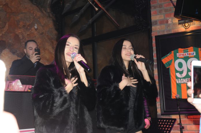 İkizler Alanya Sky Bar'da konser verdi İkizler Alanya Sky Bar'da konser verdi