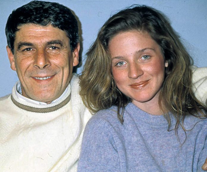 Türkiye’de 1989-2002 yılları arasında yayınlanan ‘Bizimkiler’ dizisinin Kapıcı Cafer'i Ercan Yazgan, tedavi gördüğü hastanede yaşamını yitirdi.