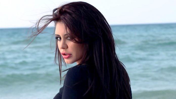 Pop müzik sanatçısı Ebru Polat İstanbul'da lüks bir otel odasında kendisine yapılan evlilik teklifini neden reddettiğini açıkladı. Polat, gerekçe olarak başkasını sevmesini gösterdi. Pop müzik sanatçısı Ebru Polat İstanbul'da lüks bir otel odasında kendisine yapılan evlilik teklifini neden reddettiğini açıkladı. Polat, gerekçe olarak başkasını sevmesini gösterdi.