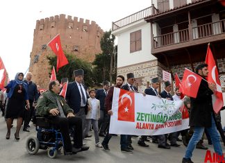 Alanya’da Türk Silahlı Kuvvetleri’nin (TSK) Afrin’e yönelik başlattığı ‘Zeytin Dalı Harekatı’na destek amacıyla bir yürüyüş gerçekleştirildi.