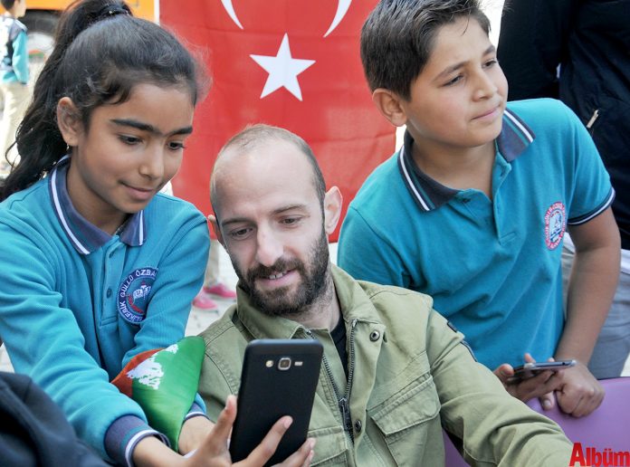 Aytemiz Alanyasporlu futbolcular, 'Alanyaspor'um Okulumda Projesi' kapsamında Şehit İlyas Güzel İlkokulu ve Güllü Özbağı Ortaokulu öğrencileriyle bir araya geldi. Aytemiz Alanyasporlu futbolcular, 'Alanyaspor'um Okulumda Projesi' kapsamında Şehit İlyas Güzel İlkokulu ve Güllü Özbağı Ortaokulu öğrencileriyle bir araya geldi.