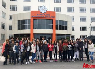 Bil Koleji Yakın Çevremizi Tanıyalım’ gezilerinin ilkini 7. ve 8. sınıf öğrencileriyle Alanya Alaaddin Keykubat Üniversitesi’ne düzenledi. Öğrenciler ilçede bulunan üniversiteyi ziyaret ederek, 3 fakülteyi gezdi. Ziyarette öğretim görevlileri tarafından bölümler hakkında bilgiler alındı.