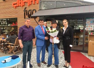 Huzurevi sakinleri kahvaltıdaydı