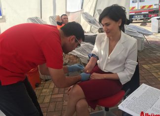 Eğitim hayatındaki başarılarıyla adından sıkça söz ettiren Bahçeşehir Koleji Alanya, okul bahçesinde kan bağışı etkinliği düzenledi.