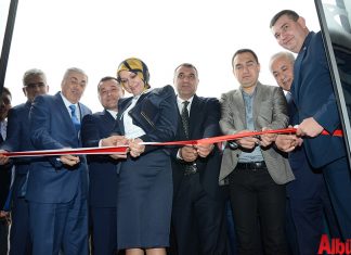 Kurdele kesimi protokol üyeleri tarafından yapıldı