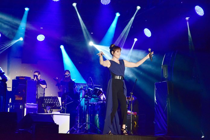 “Yoluma Düşen Şarkılar” turnesinin ikinci konserini Batman'da veren ünlü sanatçı Funda Arar, sanat müziğine sahip çıkılması çağrısında bulundu.