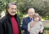Türk sinemasının usta oyuncusu Kadir İnanır, geçirdiği rahatsızlık nedeniyle yattığı hastaneden taburcu olur olmaz ilk ziyaretini bırakmayan 40 yıllık dostu işadamı Yılmaz Ulusoy’a yaptı.