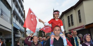 Türk Eğitim Sen Alanya'da 18 Mart Çanakkale Zaferi'nin 103. yıl dönümü anısına 'Şehitlere Saygı' yürüyüşü düzenledi