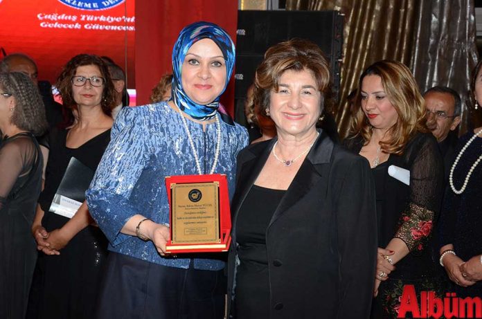 Yıldız Yücel, ÇYDD Alanya Şube Başkanı Nilgün Özcan Yıldız Yücel, ÇYDD Alanya Şube Başkanı Nilgün Özcan