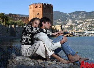 İtalyan top model Marco Castelli, model Ekaterina Feoktistova