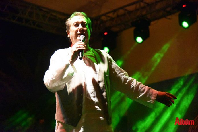 Ahmet Özhan konser verdi Ahmet Özhan konser verdi
