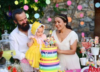 Beyaz Sigorta çalışanı Süleyman Boz ile ev hanımı Fatoş Boz biricik kızları Bade için doğum günü partisi düzenlediler.