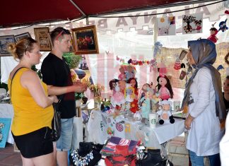 18. Alanya Turizm ve Sanat Festivali kapsamında açılan 300’e yakın yöresel ürünler ve yiyecek stantları vatandaşlar tarafından büyük ilgi gördü.
