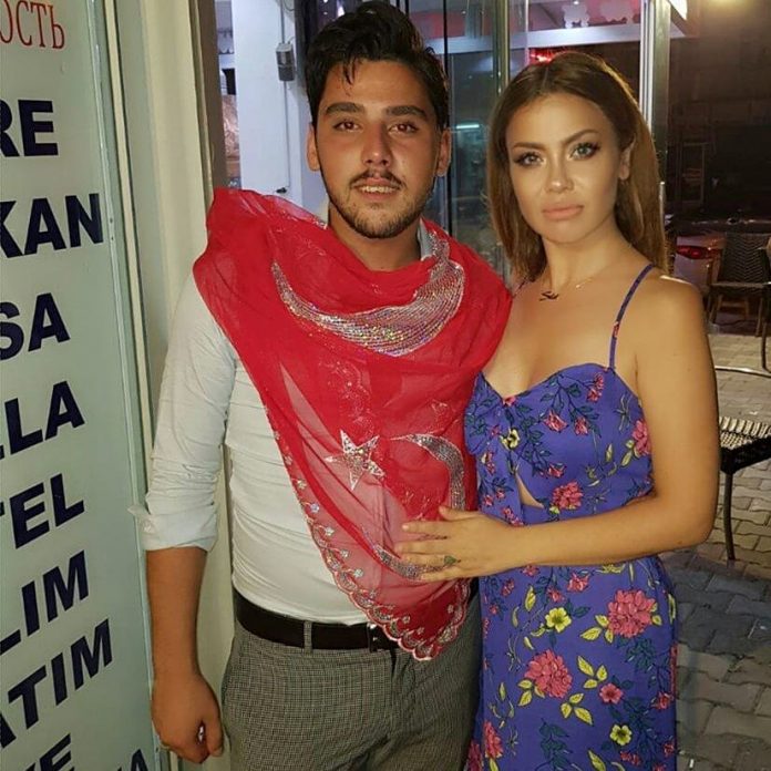 Lara, yeğeninin asker uğurlamasına katıldı Lara, yeğeninin asker uğurlamasına katıldı