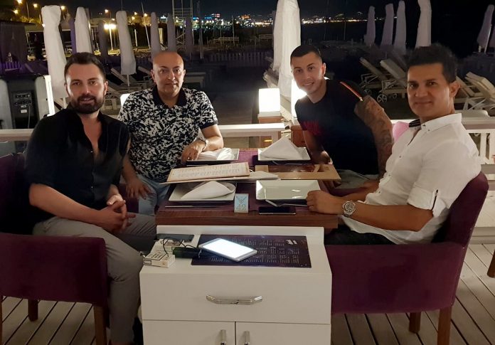 Önce imza sonra yemek Önce imza sonra yemek