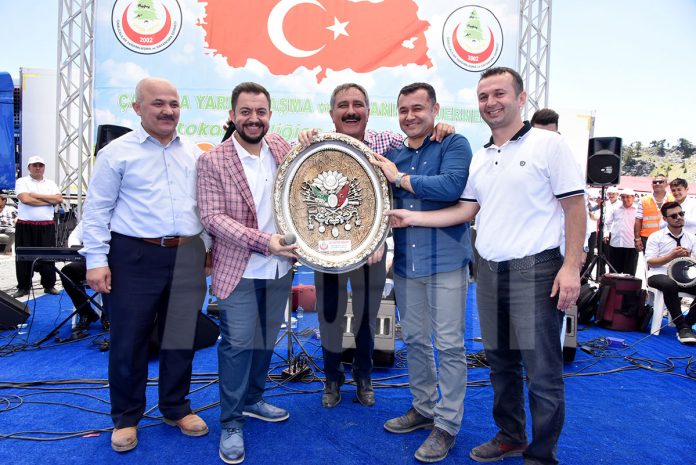 Başkan Yücel’e Tokar Yayla Şenliklerinde sevgi seli Başkan Yücel’e Tokar Yayla Şenliklerinde sevgi seli