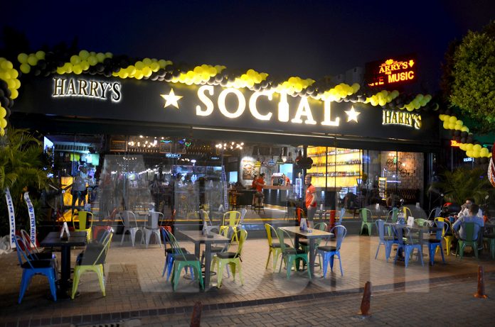 Social'dan kalabalık açılış Social'dan kalabalık açılış