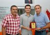 Yüksek Öğretim Kurumları Sınavı’nda (YKS) Türkiye genelinde 35’inci olan Hüseyin Girenes Fen Lisesi öğrencisi Hilmi Kızıltaş’a Alanya Çocuk Büro Amirliği tarafından başarı plaketi verildi