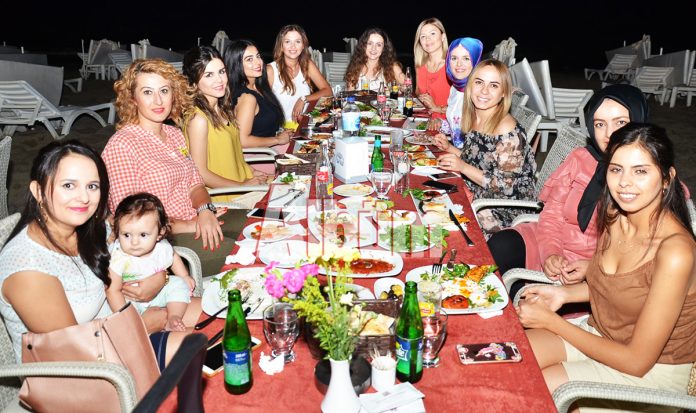 Alanya-Belediyesi-Çözüm-Masası-ekibi-(4) Alanya Belediyesi Çözüm Masası ekibi, Öztürk Kolcuoğlu Restoran'da düzenlenen moral ve motivasyon yemeğinde bir araya geldi.