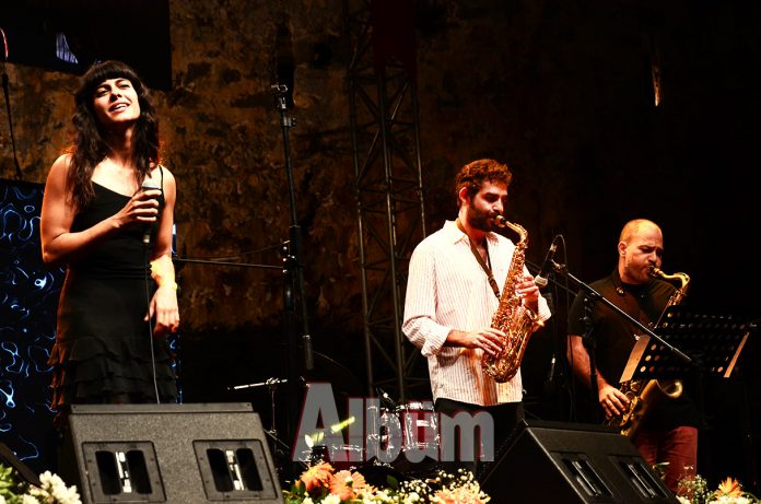 Emin-Fındıkoğlu-ve-orkestrası-(47) Konser İzmir Marşı ile başladı