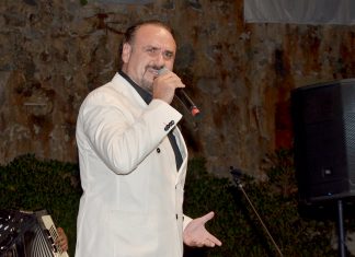 Alanya’daki ‘Antik Kentler Konseri’nde sahneye çıkan opera sanatçısı ve tenor Hakan Aysev izleyenlere unutulmaz bir konser yaşattı.