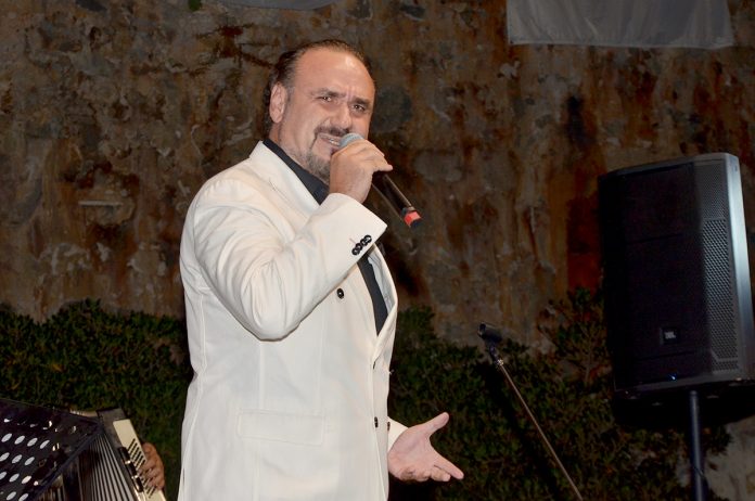 Alanya’daki ‘Antik Kentler Konseri’nde sahneye çıkan opera sanatçısı ve tenor Hakan Aysev izleyenlere unutulmaz bir konser yaşattı.